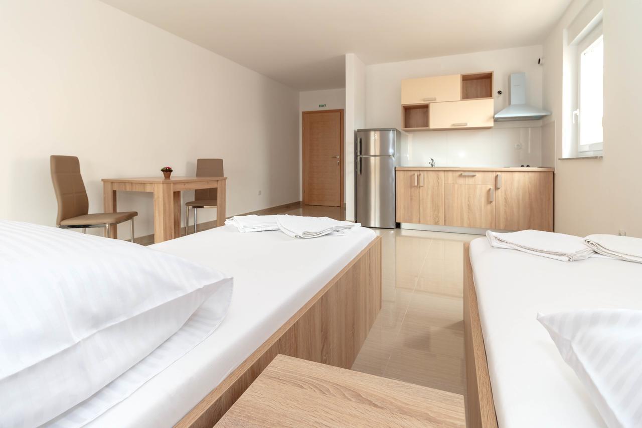 Summer Fun Apartments ノヴァリャ エクステリア 写真